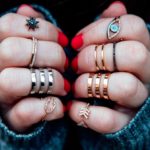 Znachenie-kolec-na-palcah-u-zhenshhin-i-muzhchin-e1545148865233