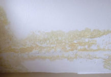 Вот как можно избавится от пятен на потолке