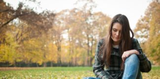 Узнайте, склонны ли вы к осенней депрессии.