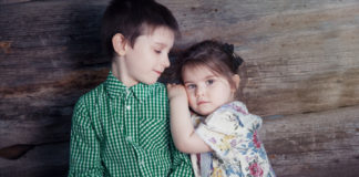 Что делать если ребенок считает, что вы любите его брата или сестру больше