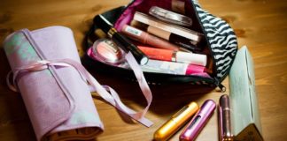 Какая косметика должна быть в косметичке каждый женщины.