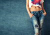 Как не нужно носить джинсы с высокой талией.