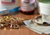 4 эффективных средства для очистки золотых украшений