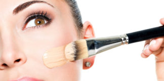 Как лучше наносить тональную основу, чтобы получился ровный и красивый тон.