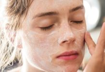 Какие косметические средства должны быть в косметичке каждой девушки.