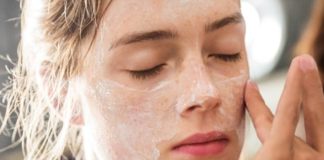 Какие косметические средства должны быть в косметичке каждой девушки.