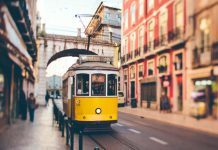 Тест: выберите, кому вы уступите место, и узнайте много интересного о себе