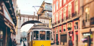 Тест: выберите, кому вы уступите место, и узнайте много интересного о себе