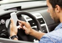 Водителям планируют разрешить использовать телефон