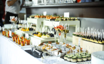 Выездной кейтеринг: преимущества и недостатки