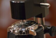 Замена стекла в часах: этапы работ