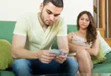 Почему муж не дает денег?