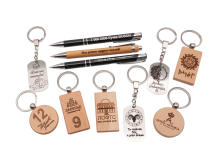 Подарки с гравировкой: как обычная вещь становится дорогой памяткой